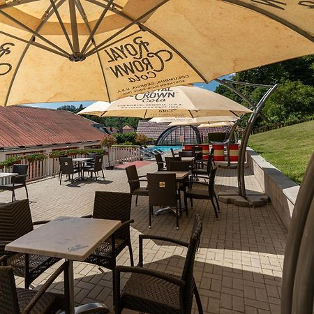Uniqhotel Cesky Sternberk Bagian luar foto