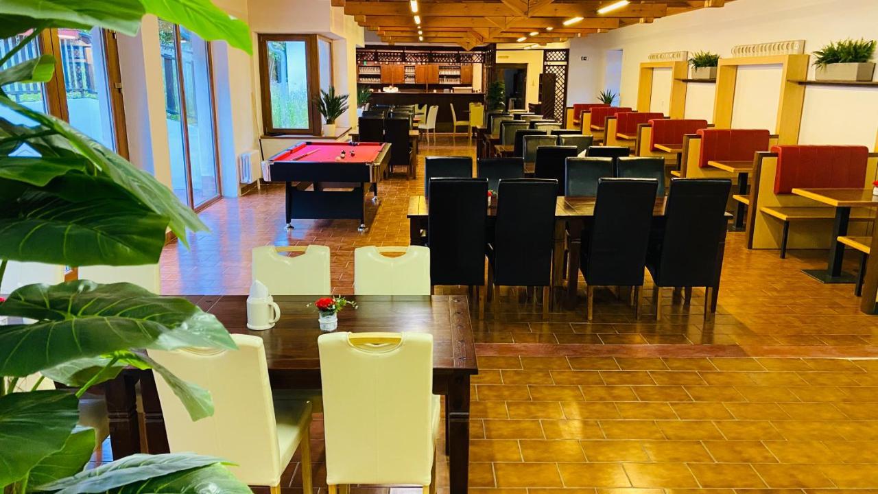 Uniqhotel Cesky Sternberk Bagian luar foto