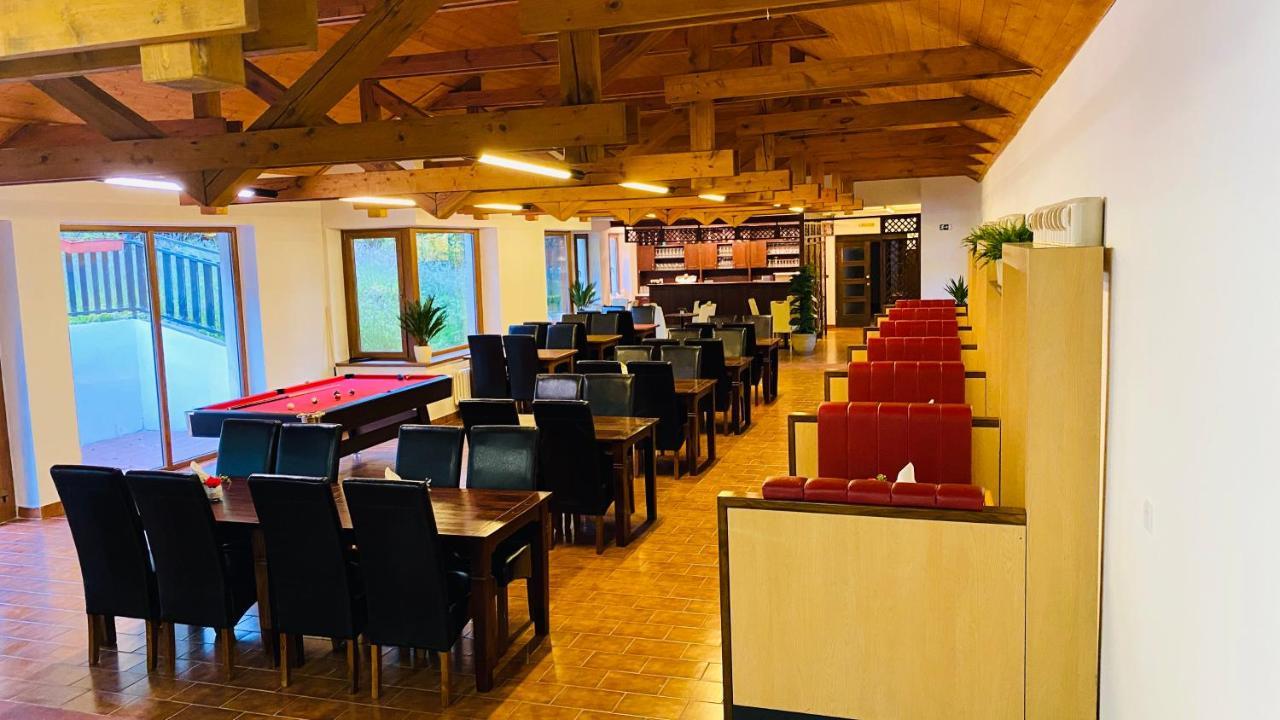 Uniqhotel Cesky Sternberk Bagian luar foto