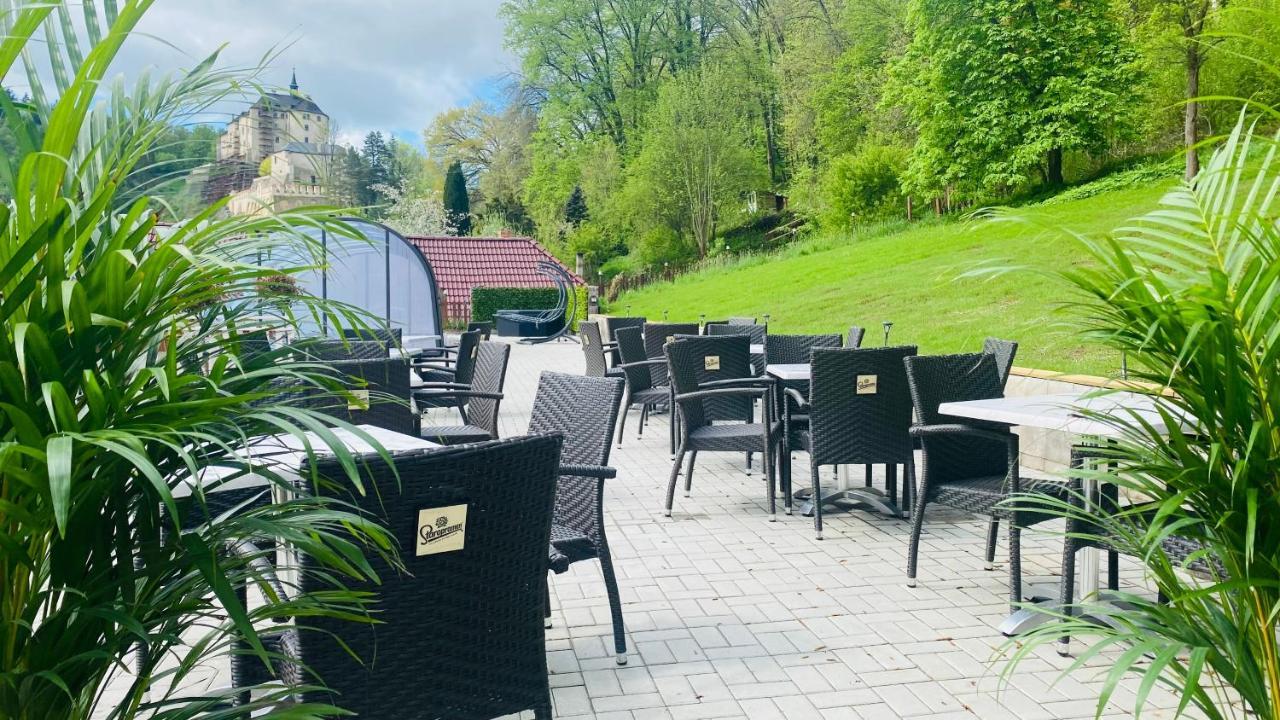 Uniqhotel Cesky Sternberk Bagian luar foto