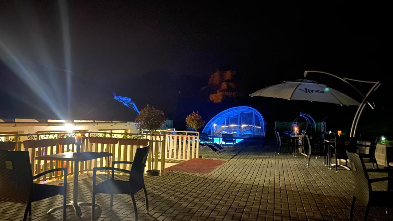 Uniqhotel Cesky Sternberk Bagian luar foto