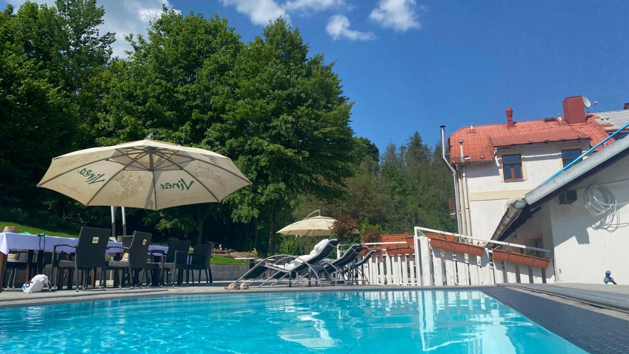 Uniqhotel Cesky Sternberk Bagian luar foto
