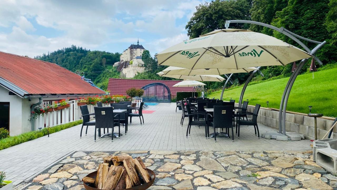 Uniqhotel Cesky Sternberk Bagian luar foto