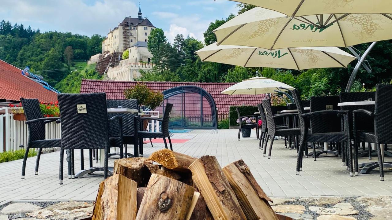 Uniqhotel Cesky Sternberk Bagian luar foto