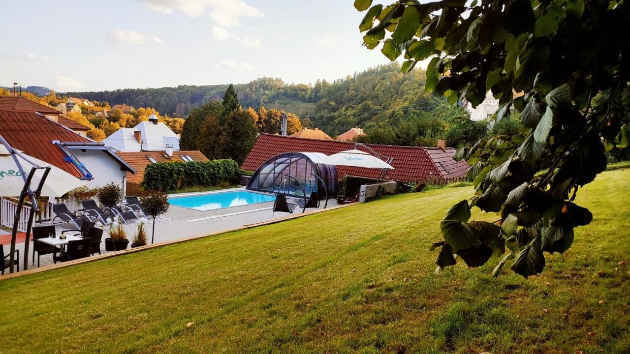 Uniqhotel Cesky Sternberk Bagian luar foto