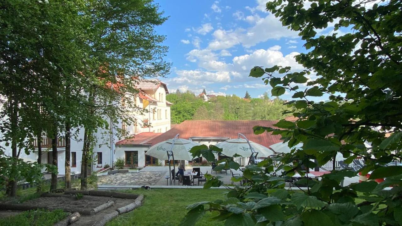 Uniqhotel Cesky Sternberk Bagian luar foto