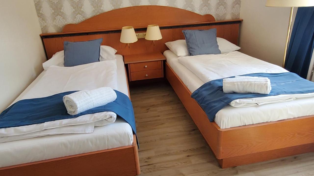 Uniqhotel Cesky Sternberk Bagian luar foto