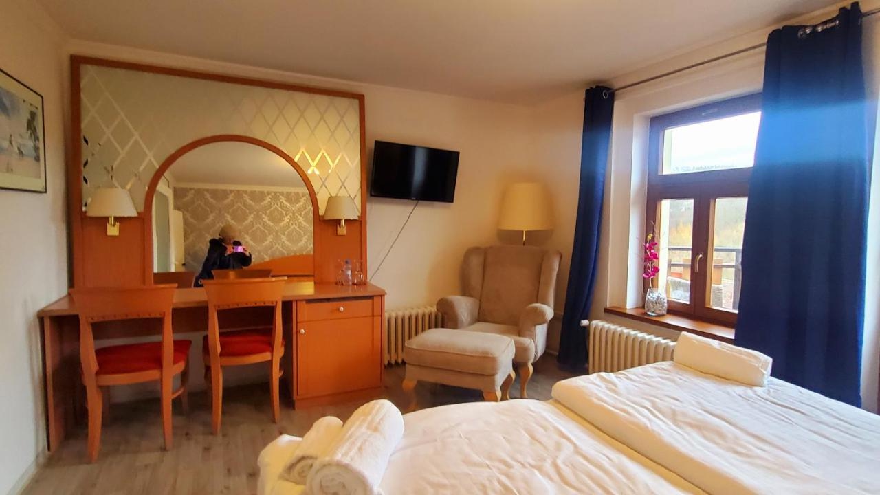 Uniqhotel Cesky Sternberk Bagian luar foto
