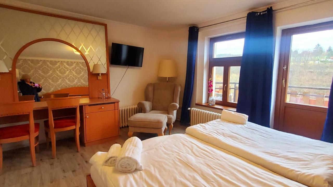 Uniqhotel Cesky Sternberk Bagian luar foto