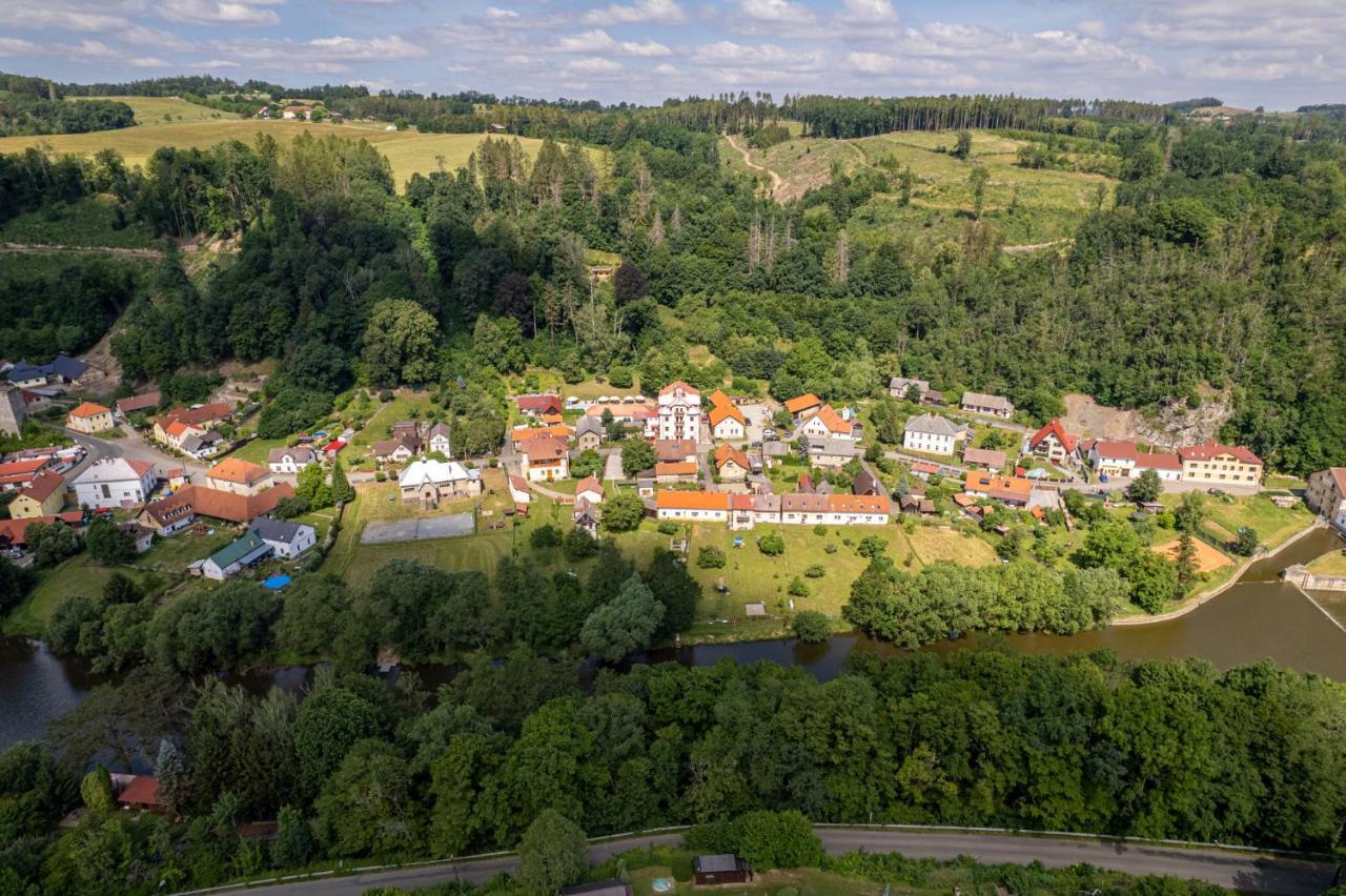Uniqhotel Cesky Sternberk Bagian luar foto