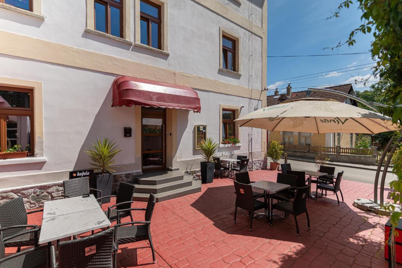 Uniqhotel Cesky Sternberk Bagian luar foto