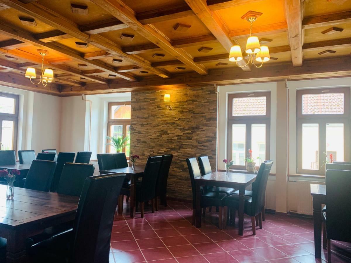 Uniqhotel Cesky Sternberk Bagian luar foto
