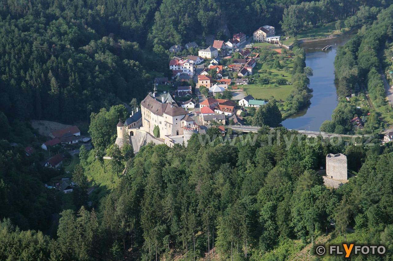 Uniqhotel Cesky Sternberk Bagian luar foto