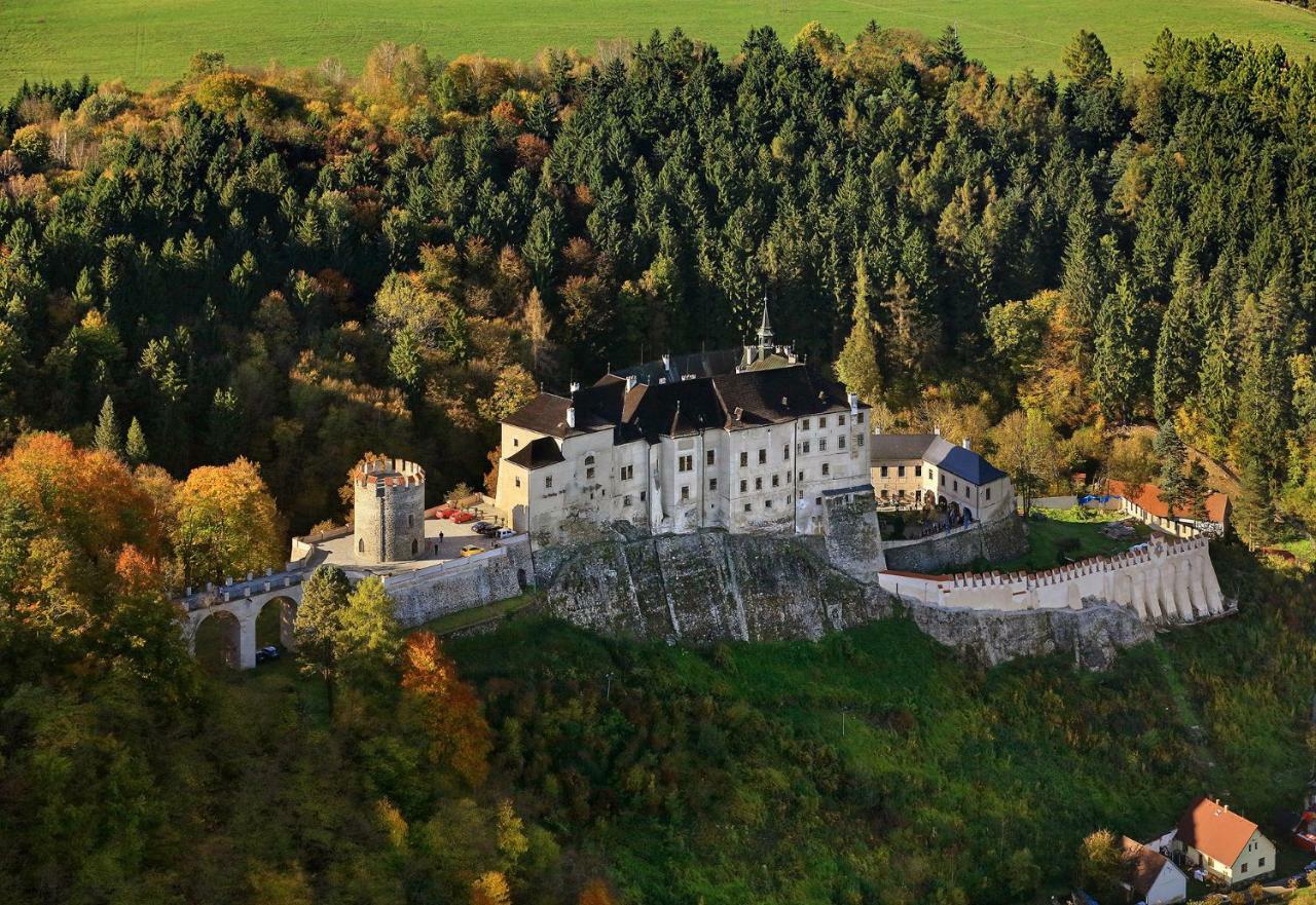 Uniqhotel Cesky Sternberk Bagian luar foto