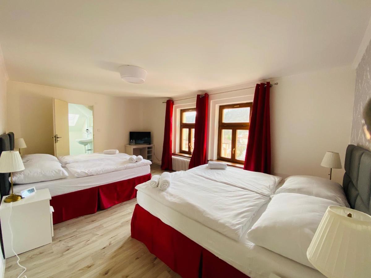 Uniqhotel Cesky Sternberk Bagian luar foto