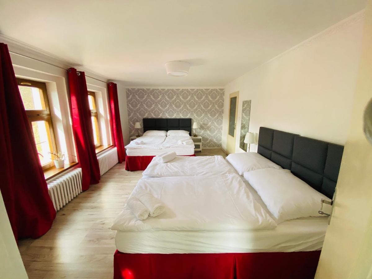Uniqhotel Cesky Sternberk Bagian luar foto
