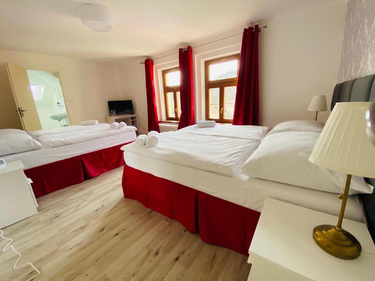 Uniqhotel Cesky Sternberk Bagian luar foto