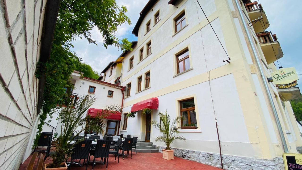 Uniqhotel Cesky Sternberk Bagian luar foto